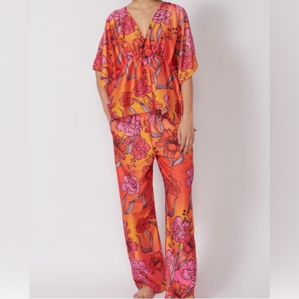 HIPNOS 100% SILK ALEKA TOP AND CAMORES PANTS SET